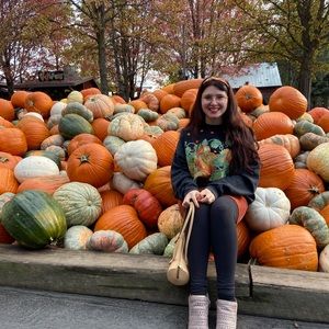 Meet your Posher, Janan